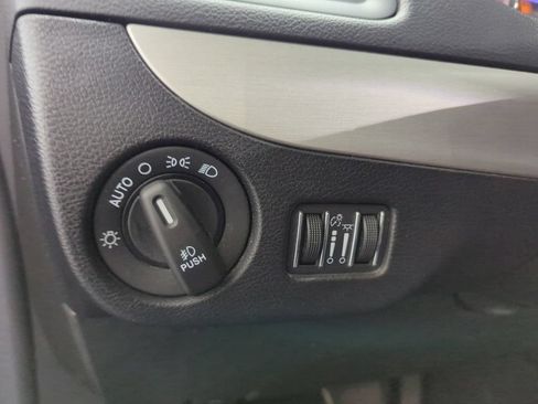 Used 2017 Dodge Grand Caravan GT FWD image 11
