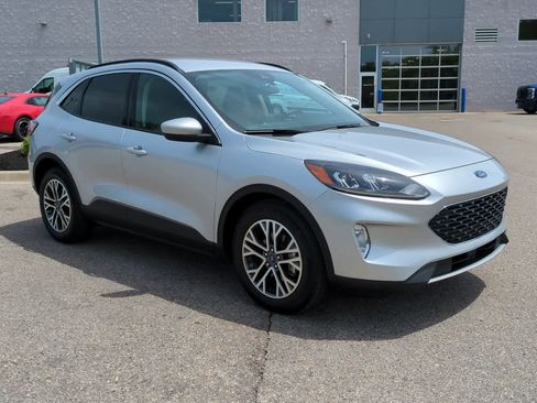 Used 2020 Ford Escape SEL FWD image 2