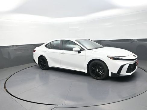 Used 2025 Toyota Camry SE w/ Convenience Package image 31