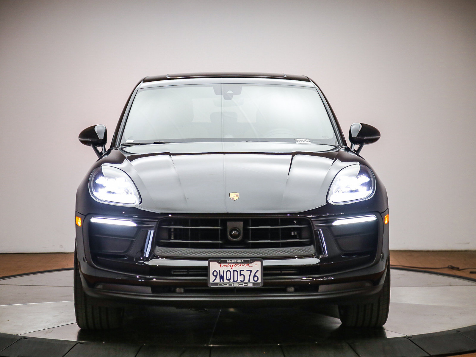 Certified 2026 Porsche Macan AWD/4WD image 10
