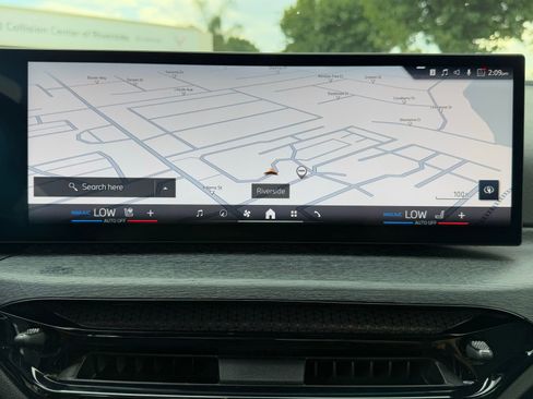 Used 2025 BMW 330i Sedan w/ Convenience Package image 29