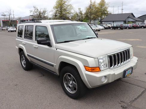 Used 2007 Jeep Commander Sport image 3