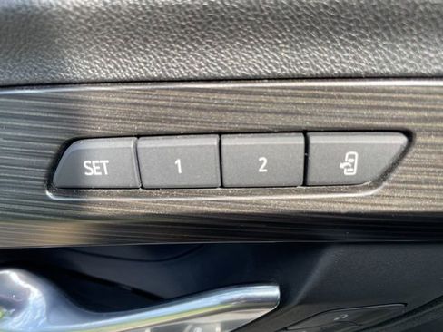 Used 2022 GMC Terrain SLT w/ Tech Package FWD image 14