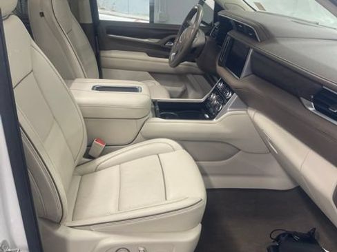 Used 2022 GMC Yukon Denali w/ Denali Ultimate Package AWD/4WD image 5