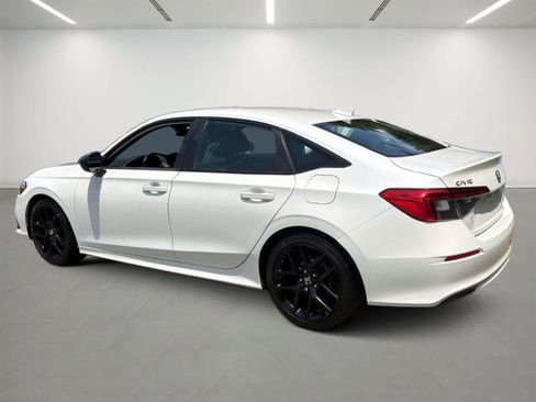 Used 2023 Honda Civic Sport image 3