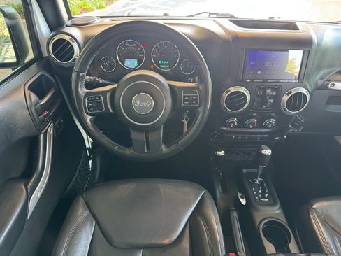 Used 2016 Jeep Wrangler Unlimited Sahara w/ Connectivity Group image 21