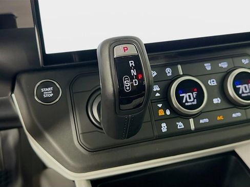 New 2026 Land Rover Defender 110 X-Dynamic SE image 19