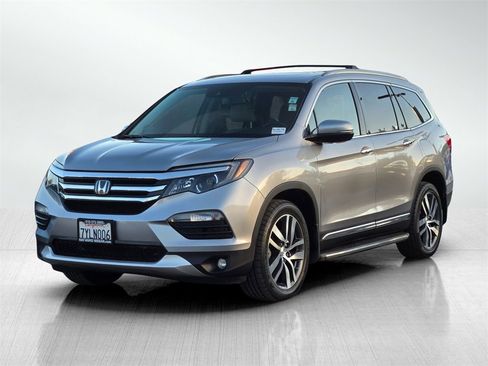 Used 2017 Honda Pilot Touring image 8