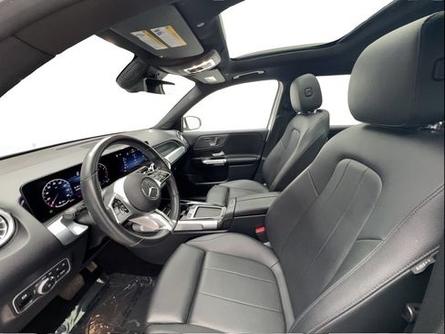 Used 2025 Mercedes-Benz GLB 250 4MATIC image 18