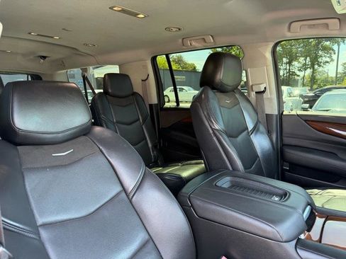 Used 2018 Cadillac Escalade ESV 2WD image 31