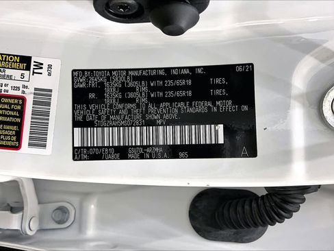 Used 2021 Toyota Highlander XLE FWD image 36