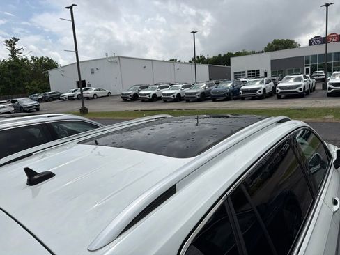 Certified 2023 Volkswagen Tiguan SE w/ Panoramic Sunroof Package FWD image 29