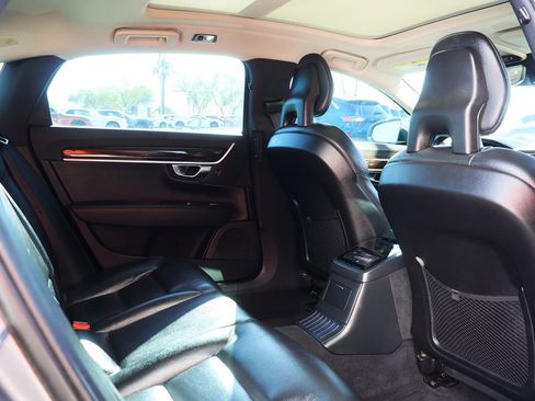Used 2018 Volvo S90 T8 Momentum w/ Convenience Package image 30
