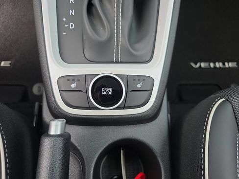 Certified 2026 Hyundai Venue SEL FWD image 26