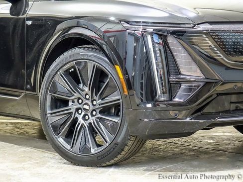 New 2026 Cadillac Lyriq Signature Sport image 3