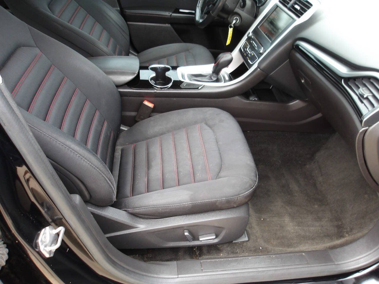 Used 2016 Ford Fusion SE FWD image 7