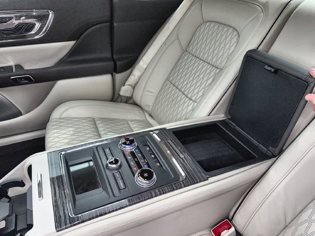 Certified 2019 Lincoln Continental Black Label w/ Rear Seat Package AWD/4WD image 30