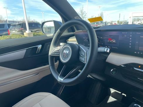 Used 2025 Buick Enclave Preferred image 28