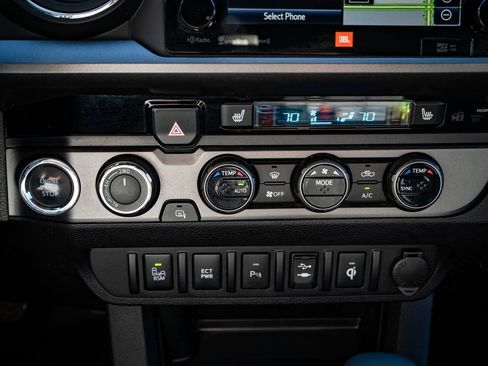 Used 2017 Toyota Tacoma TRD Sport image 36