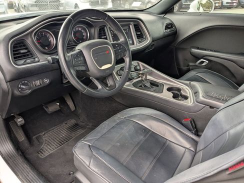 Used 2019 Dodge Challenger SXT image 10