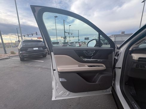 Certified 2024 Lincoln Corsair Grand Touring AWD/4WD image 19