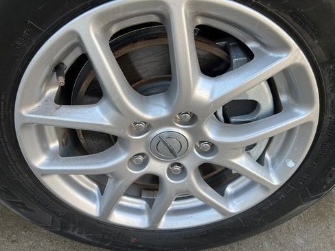 Certified 2024 Chrysler Pacifica Touring-L image 8