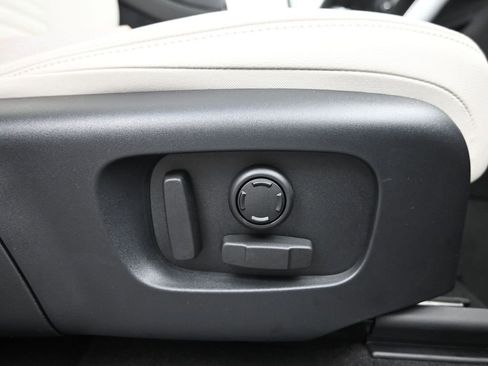 Used 2025 Land Rover Discovery Sport S image 12