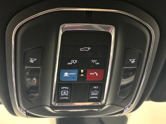 Used 2023 Jeep Grand Cherokee Altitude AWD/4WD image 36
