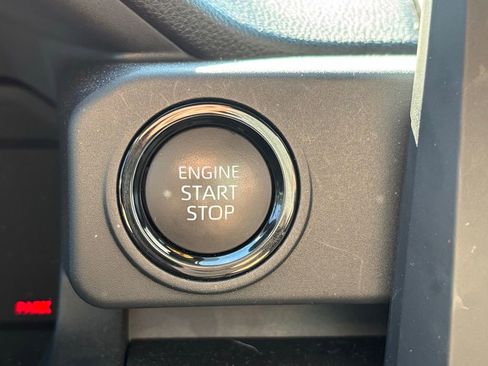 Used 2025 Toyota Tacoma SR image 13