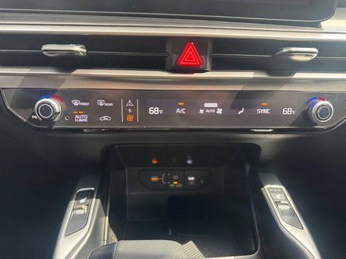 Used 2025 Kia Sorento S AWD/4WD image 20