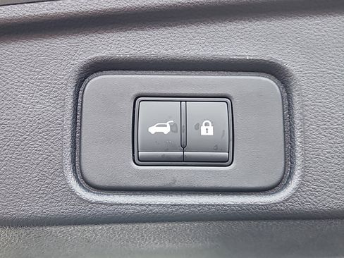 New 2025 Nissan Pathfinder SV w/ SV Premium Package image 14