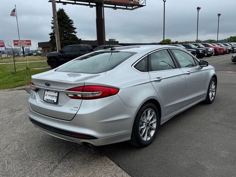Used 2017 Ford Fusion SE w/ Fusion SE Technology Package FWD image 33