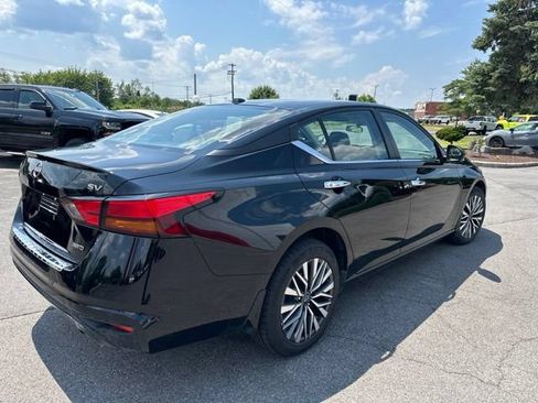 Used 2023 Nissan Altima 2.5 SV w/ SV Premium Package AWD/4WD image 5