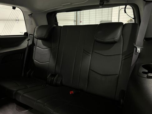 Used 2016 Cadillac Escalade Luxury image 29