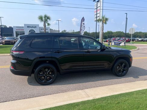 Used 2024 Jeep Grand Cherokee L Altitude RWD image 2
