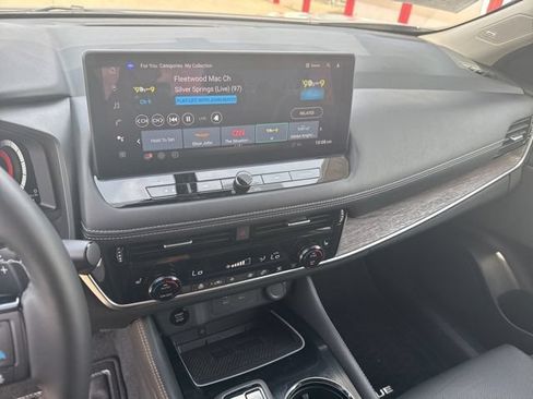 Used 2025 Nissan Rogue Platinum AWD/4WD image 18