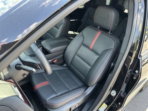 Used 2026 Chevrolet Traverse RS FWD image 12