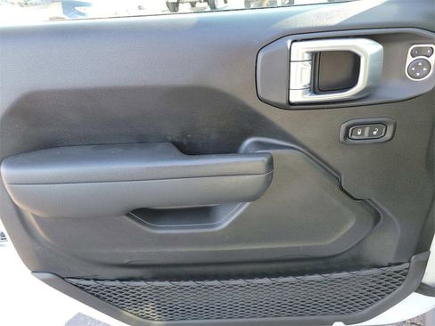 Used 2022 Jeep Gladiator Willys image 12