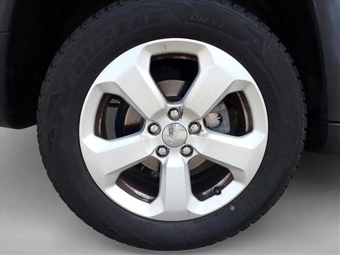 Used 2017 Jeep Compass Latitude w/ Safe & Security Group AWD/4WD image 7