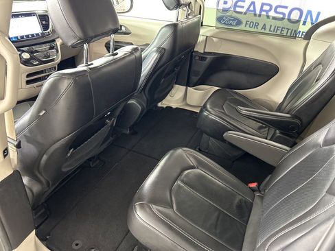 Used 2022 Chrysler Pacifica Touring-L FWD image 30