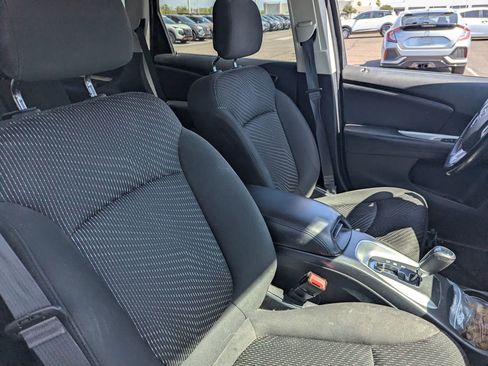 Used 2019 Dodge Journey SE w/ Connectivity Group FWD image 7