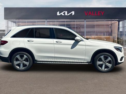 Used 2019 Mercedes-Benz GLC 300 4MATIC image 3
