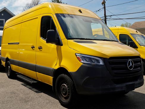 Used 2021 Mercedes-Benz Sprinter 2500 image 8