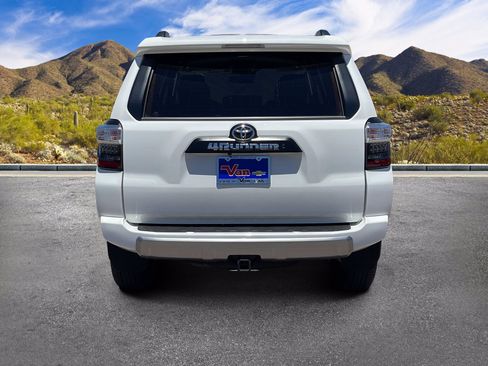 Used 2024 Toyota 4Runner TRD Off-Road Premium AWD/4WD image 5