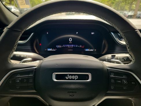 Used 2024 Jeep Grand Cherokee Limited w/ Black Appearance Package RWD image 24