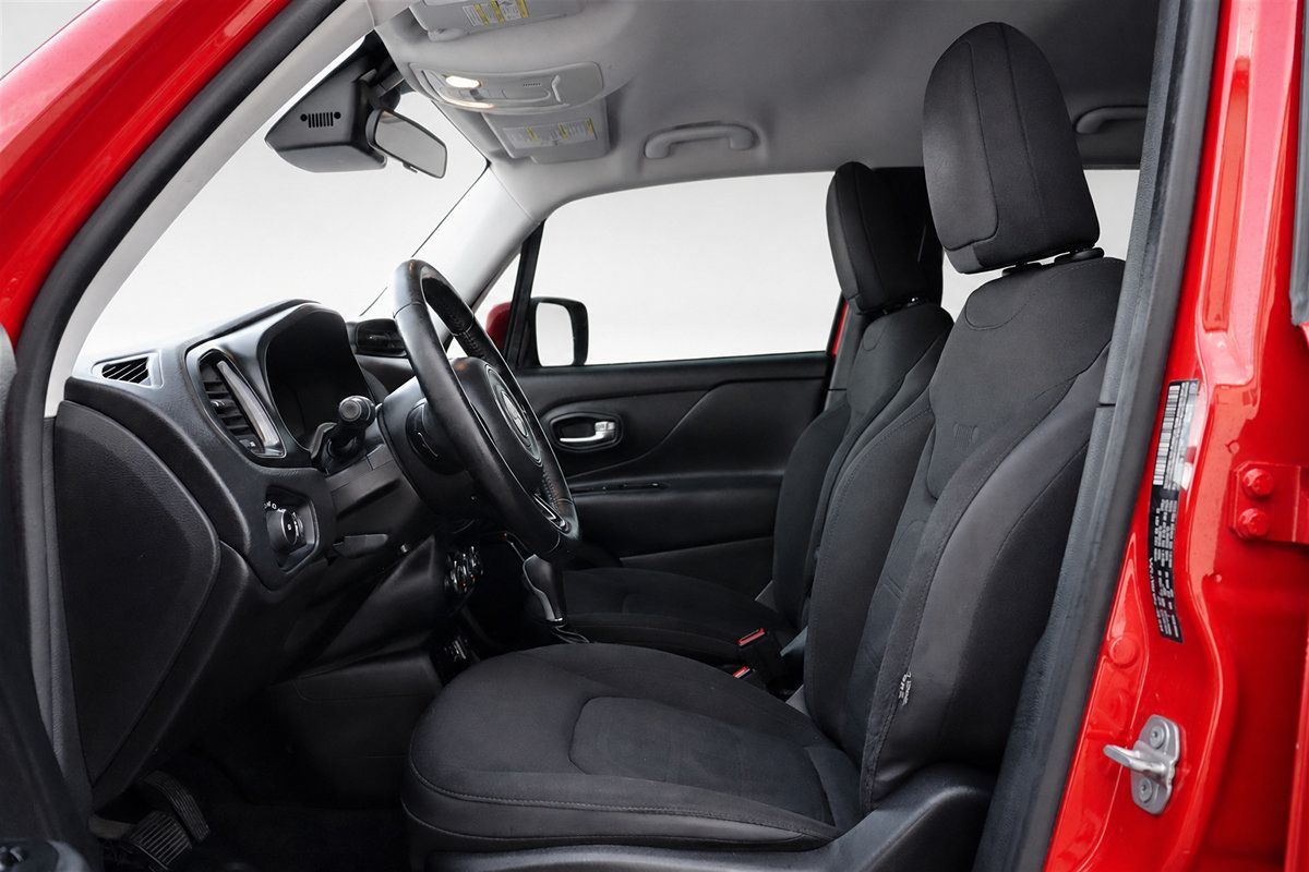 Used 2017 Jeep Renegade Altitude FWD image 25