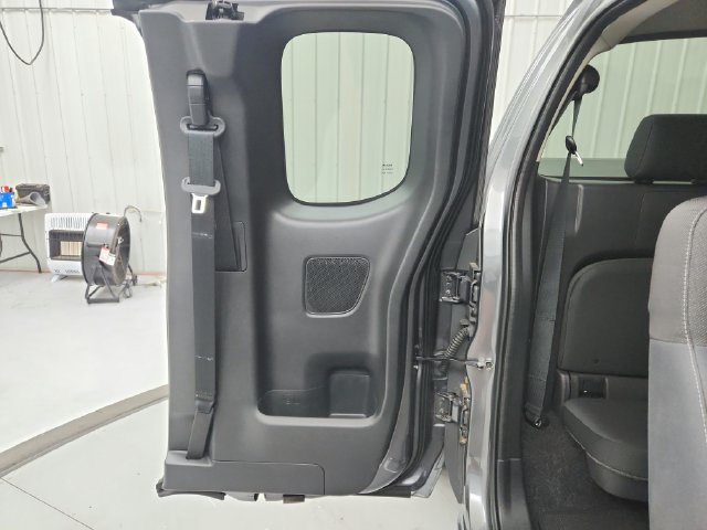 Used 2022 Nissan Frontier SV w/ Technology Package RWD image 36