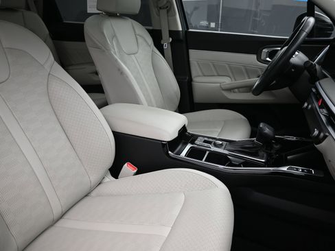 Used 2025 Kia Sorento SX image 29
