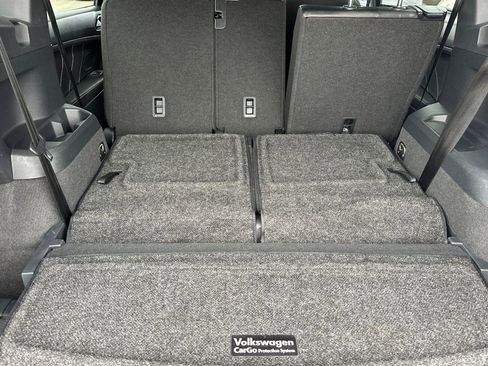 Used 2022 Volkswagen Tiguan SE R-Line image 17