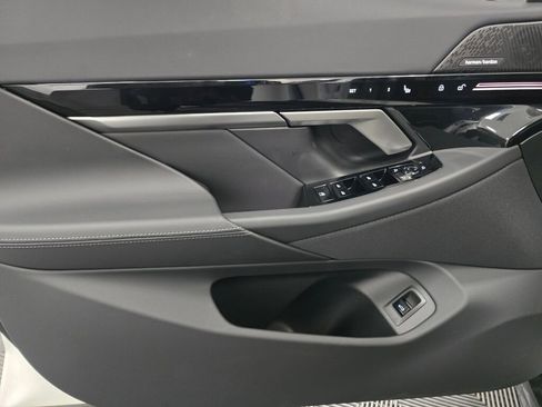 Used 2026 BMW 530i xDrive w/ Premium Package image 34